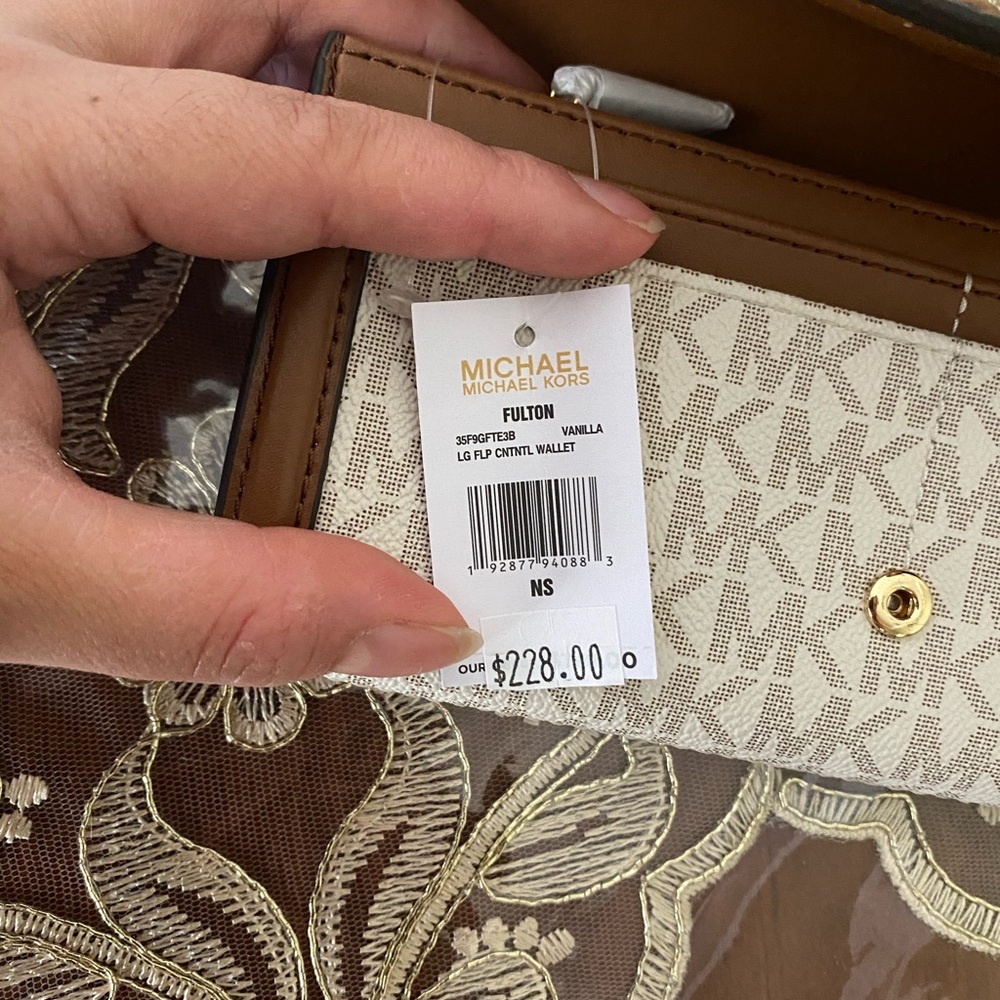 Michael Kors Fulton wallet - Picture 4 of 16